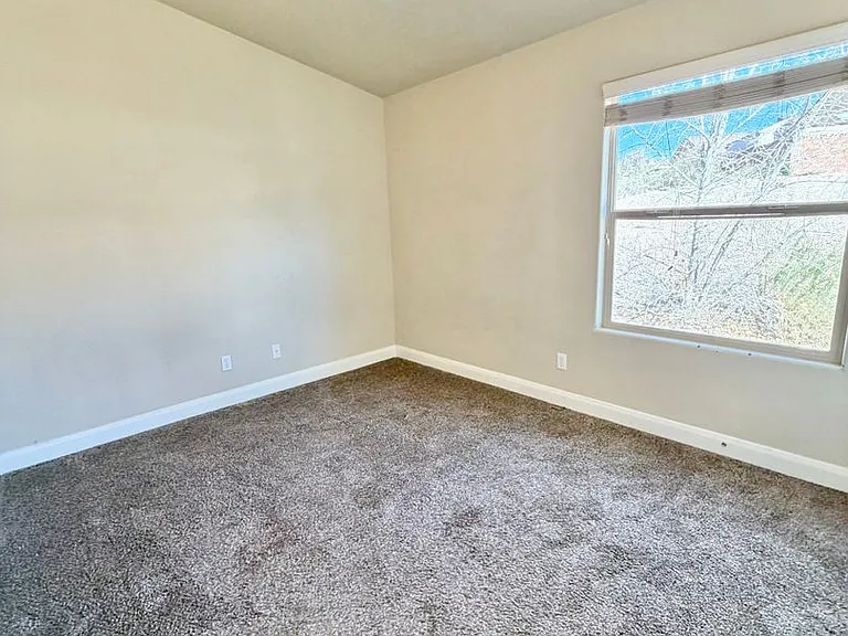 887 N Caddington Rd — Photo 8