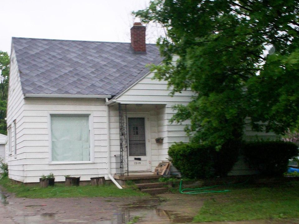 1st image of 1519 E Oakland Ave