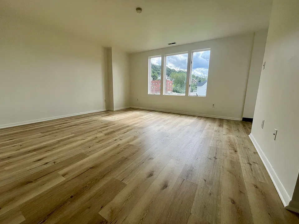 115 W 9th Ave #5