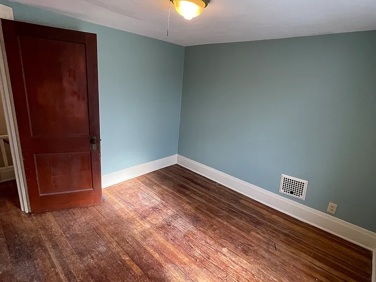 28 Brooklyn Ave — Photo 21