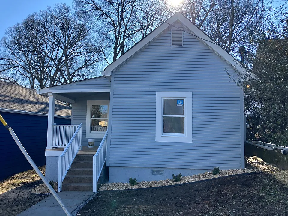 224 Leonard Pl