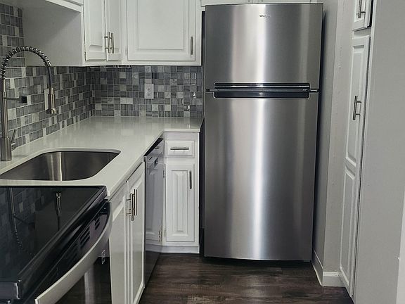 3rd image of 4811 Chicago St #1B