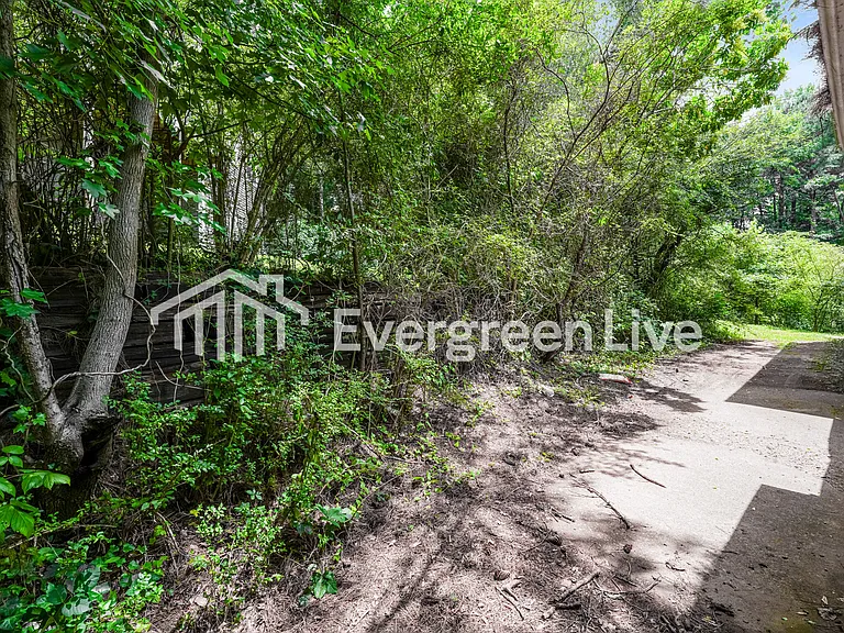 1312 Mill Lake Cir — Photo 14