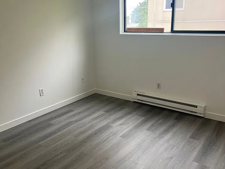 527 Summit Ave E — Photo 22
