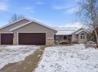 1705 Vale Ct, Faribault, MN 55021