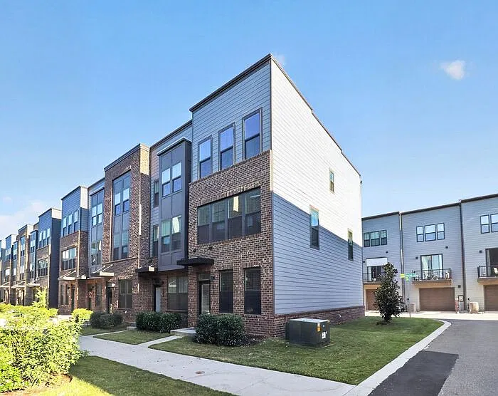2 bed, 2.5 bath, 1614 sqft, $2,195 — Photo 1
