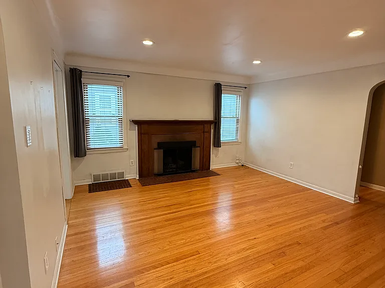 315 Pearson St — Photo 2