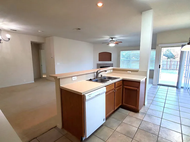 3021 Sawgrass Dr — Photo 4