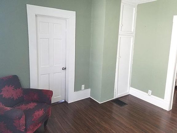 3rd image of 605 Lafayette Ave NE