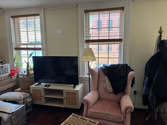 5th image of 49 Wayne St
