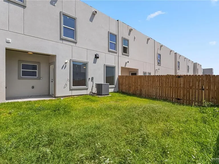 2206 Corales St — Photo 17