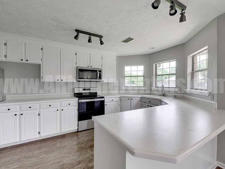 2765 Archer Ln — Photo 10
