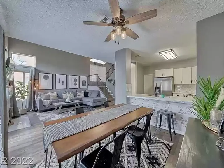 533 Meadbury Dr — Photo 5