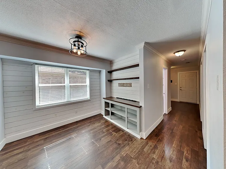 3704 Astoria Dr — Photo 7
