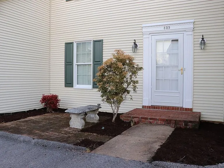 855 Barclay Dr #855 — Photo 3