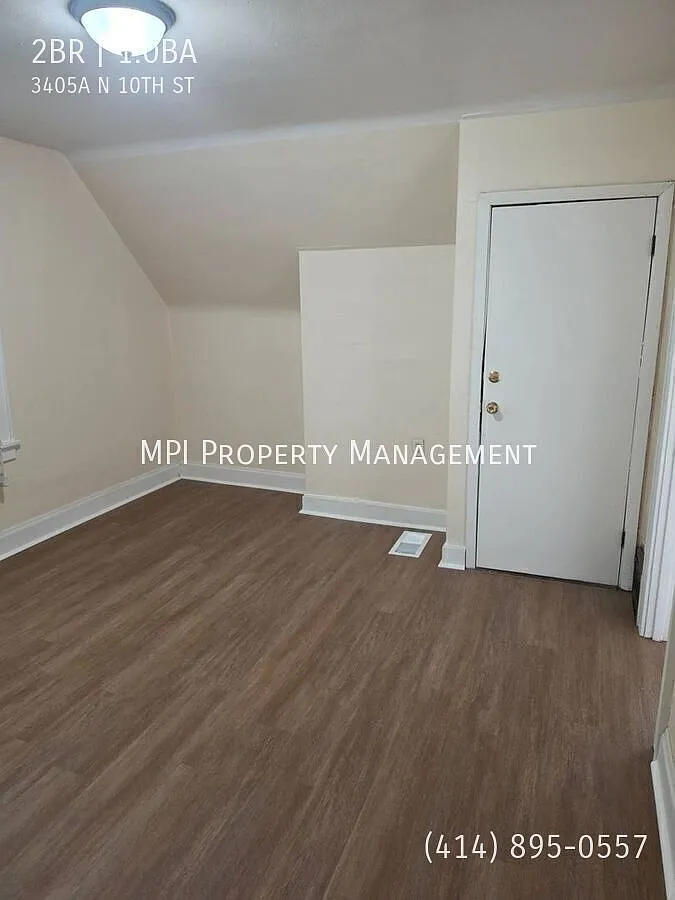 2 Bedroom, 1 Bathroom Apartment for Rent 3405A N. 10th Street, Milwaukee — Photo 3