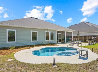 90 Oak Trees Ln E, Freeport, FL 32439