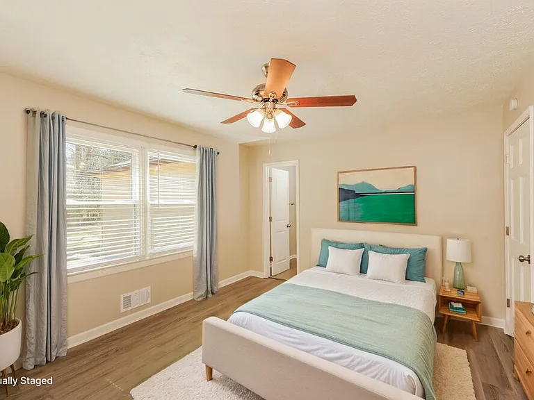 3325 Shady Cove Rd — Photo 10