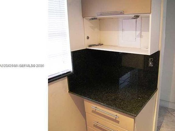 3rd image of 701 Euclid Ave APT 403
