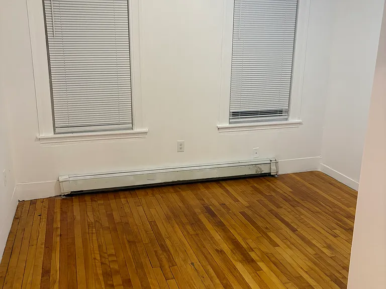208 Perry Ave #1 — Photo 3
