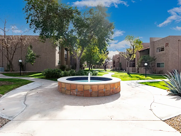 5525 E Thomas Rd #Q8 — Photo 22
