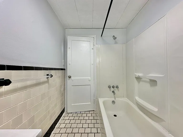 Colby Court - New Haven CT — Photo 9