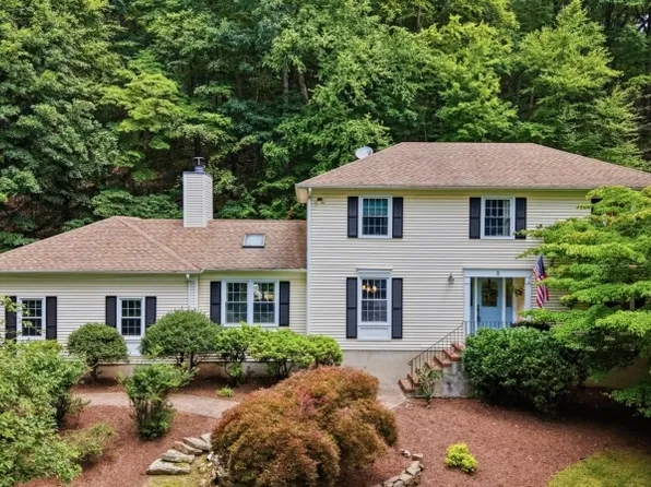 2 Powhatatan Way, Mount Olive Twp., NJ 07840
