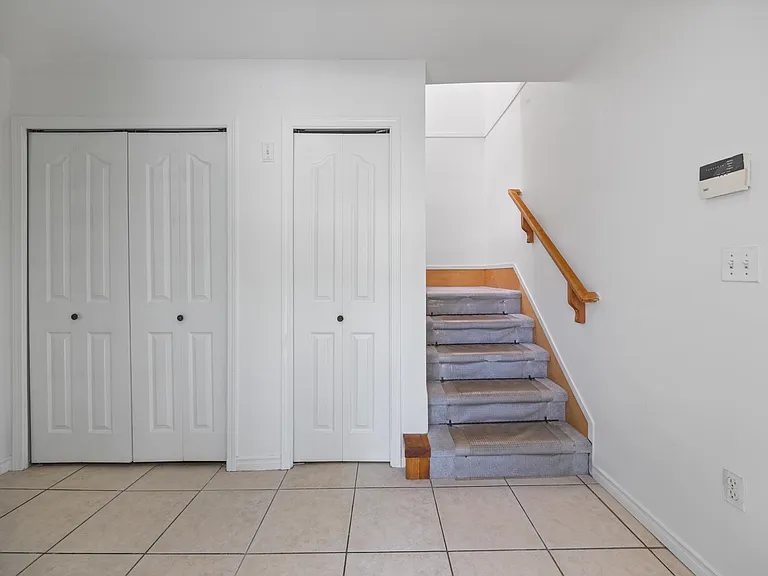2320 Dundas St — Photo 15