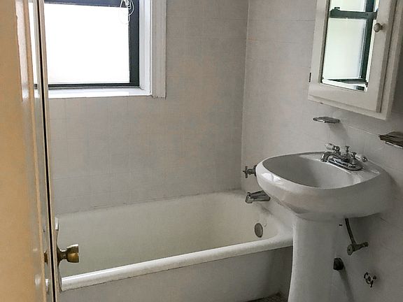 4th image of 4625 N Winchester Ave APT 219