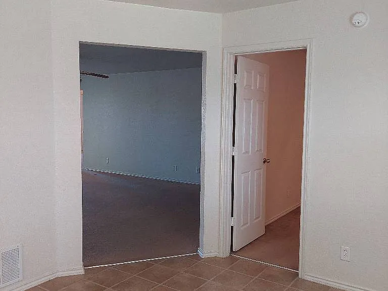 3902 Bolivar Dr — Photo 5