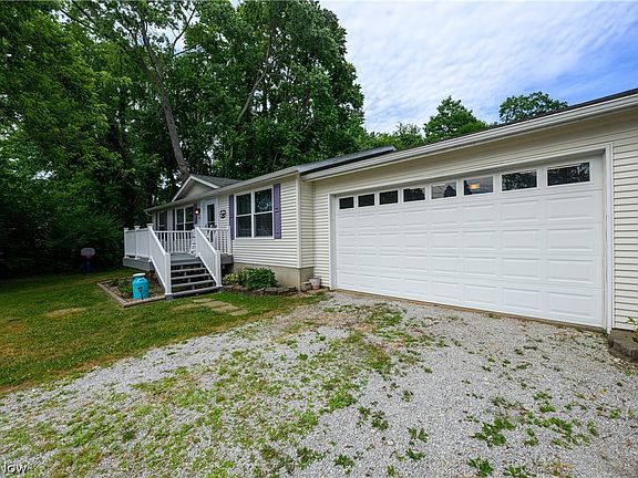 2nd image of 3275 Waterside Dr