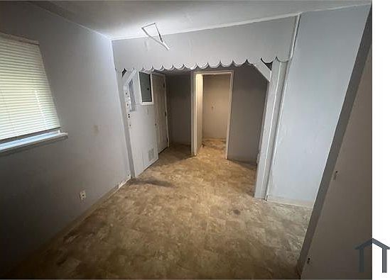 3rd image of 10245 Duke Dr