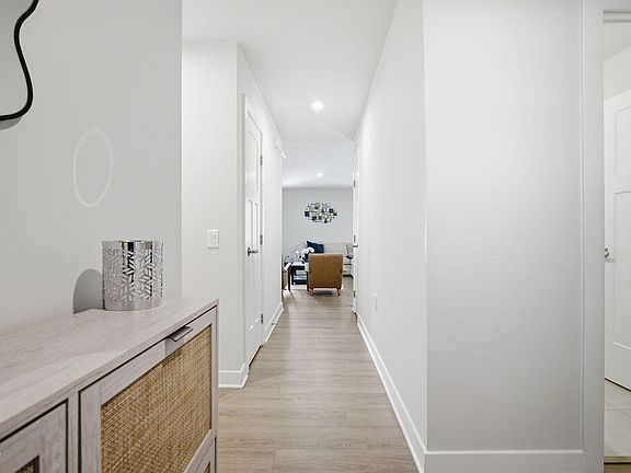 5th image of 45 Catbird Ln