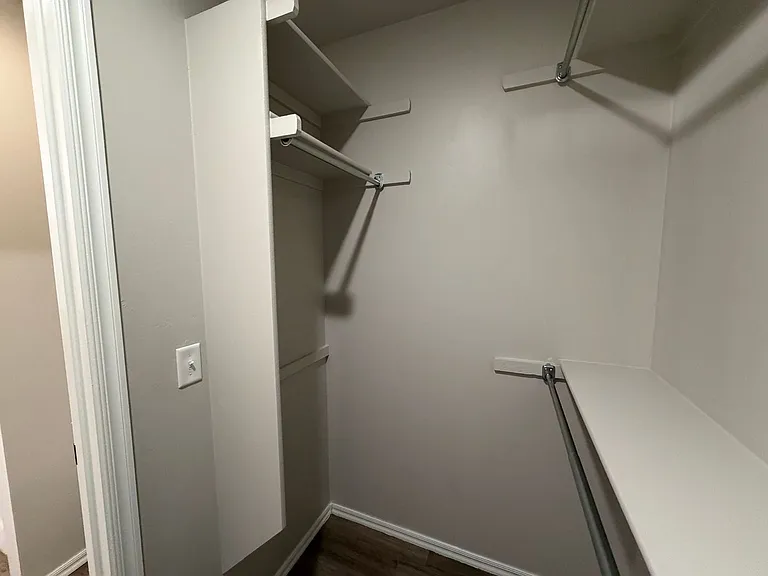 404 Chalk Hill Ct — Photo 38