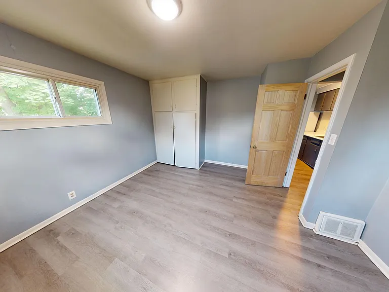 458-470 Sherman Pl — Photo 6