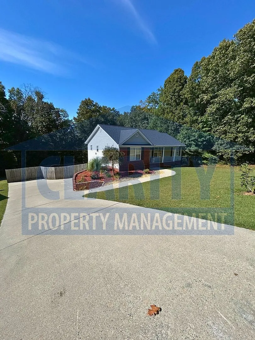 Beautiful 3-bedroom home in a quiet neighborhood! — Photo 2