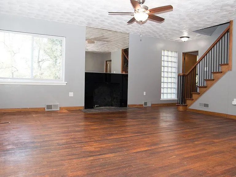 1223 Greenbrier Rd #1 — Photo 5