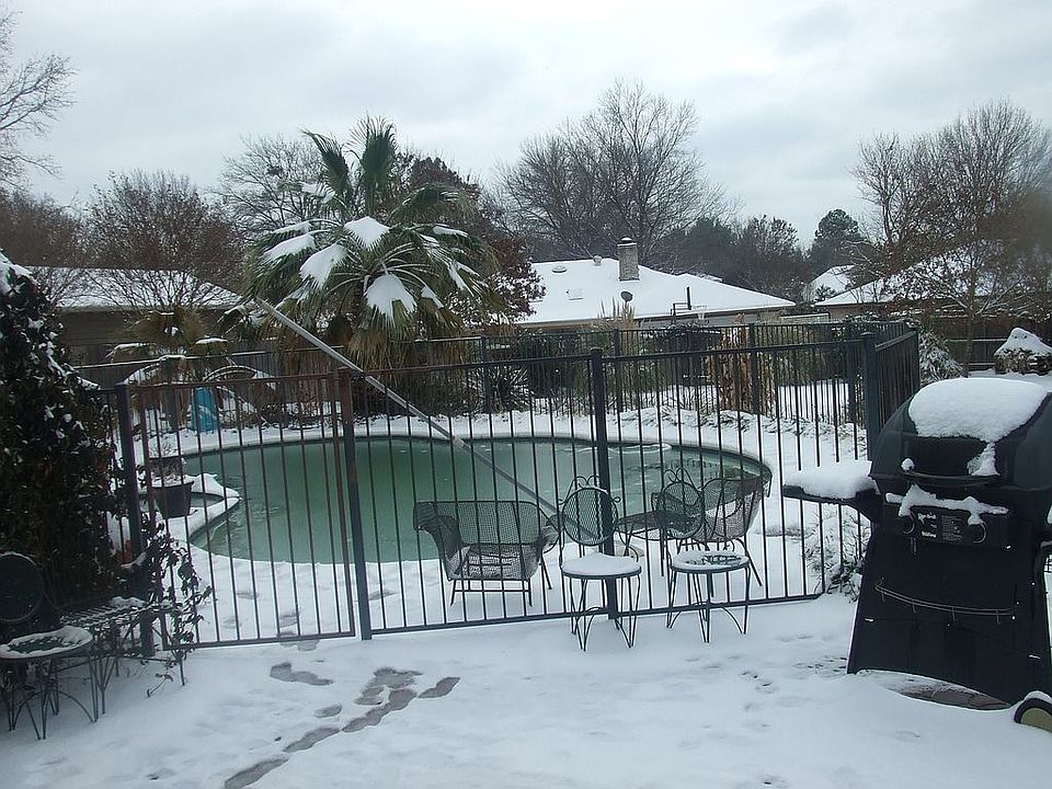 Pool area 