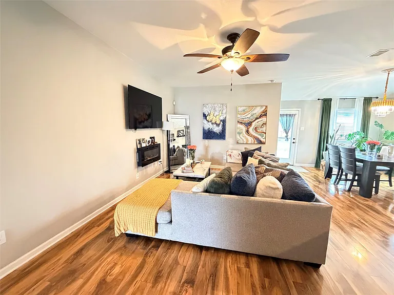 1807 Emerson Ridge Dr — Photo 12