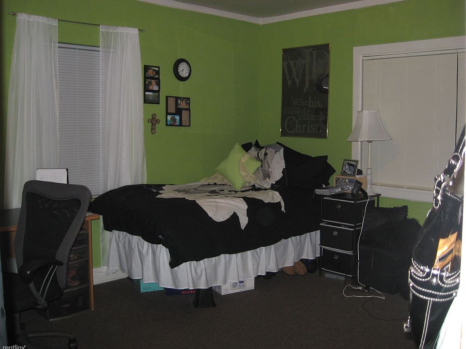 apt1 greenroom bed