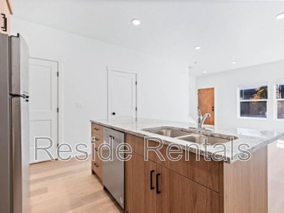 5th image of 35 N Gateway Dr #2