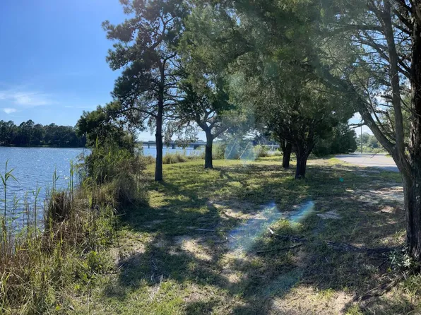 1139 N Bayshore Dr, Valparaiso, FL 32580