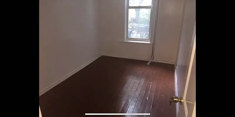 Rented by Delmark Realty LLC | media 6