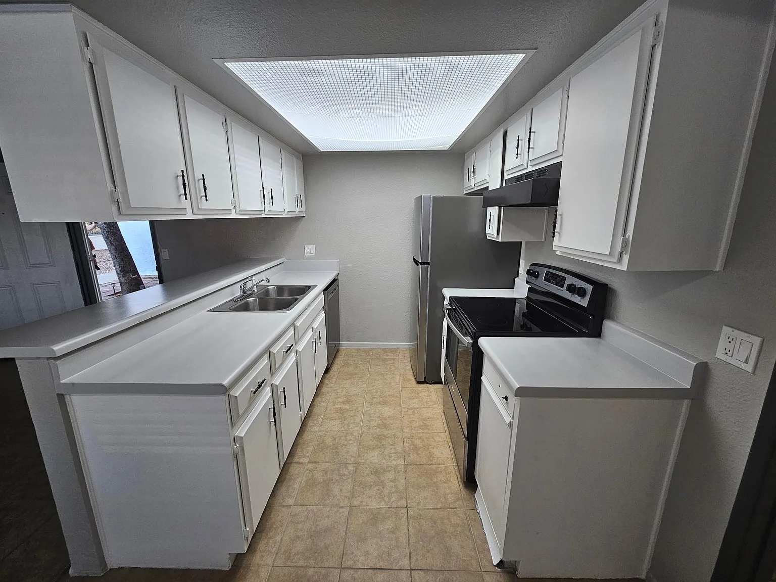 1 bed, 663 sqft, $999 — Photo 1