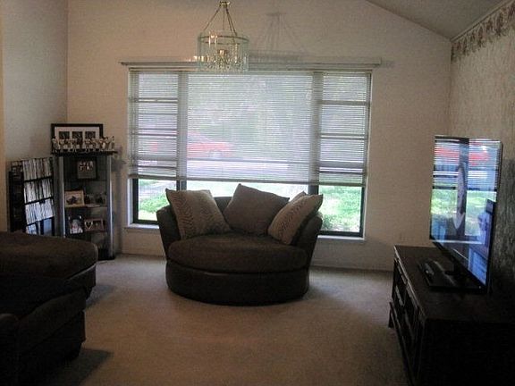 3rd image of 309 Wendy Ln