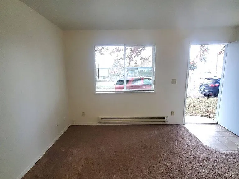 4033 Ottmar Rd NE — Photo 4