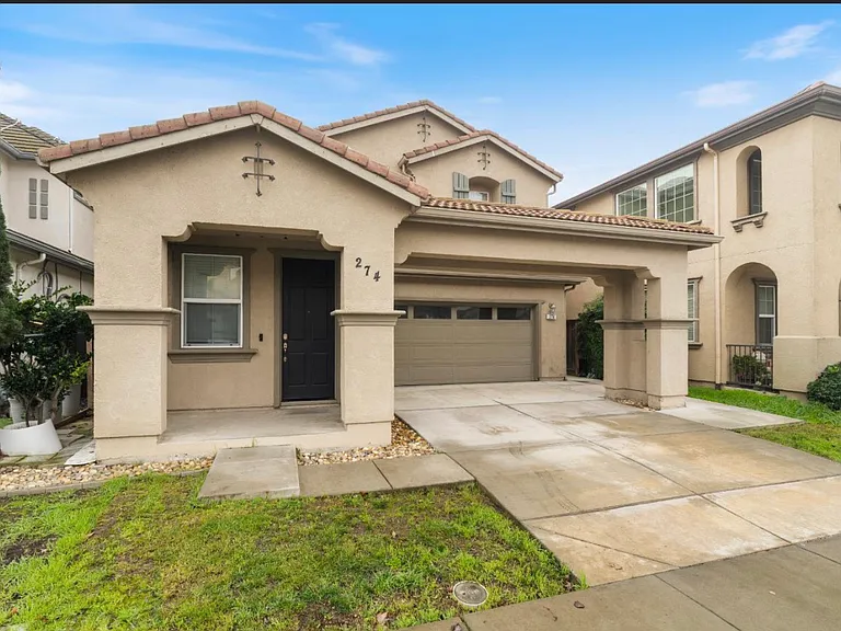 274 Crescent Moon Dr — Photo 2
