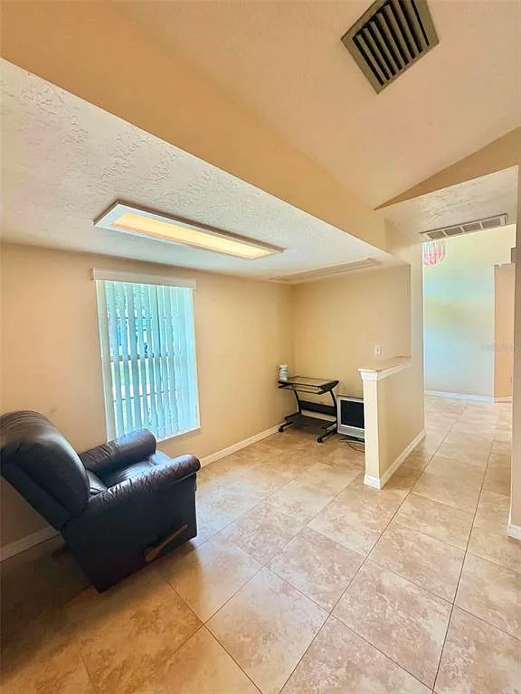 3 bed, 2.0 bath, 2022 sqft, $2,500 — Photo 3