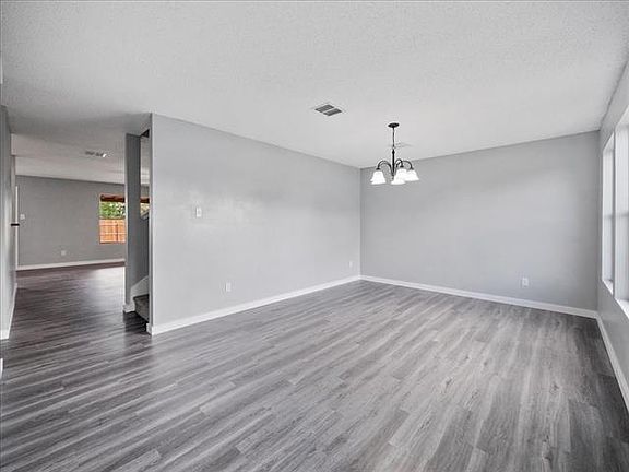 3rd image of 1628 Deerwood Dr