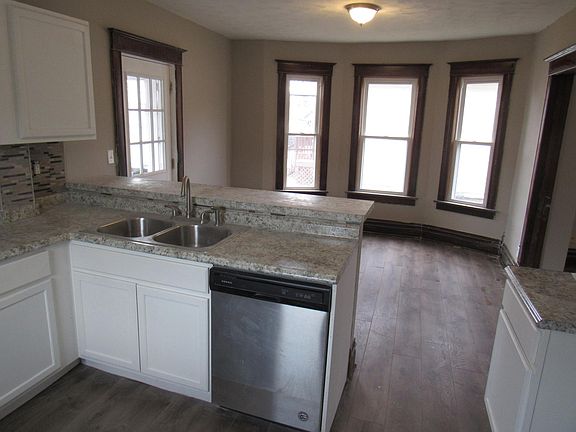 2nd image of 1890 Flint Ave